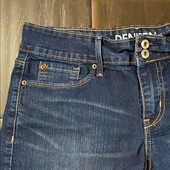 SOLD! Levi’s Denizen Cuffed Shorts sz 4 - Picture 2 of 5